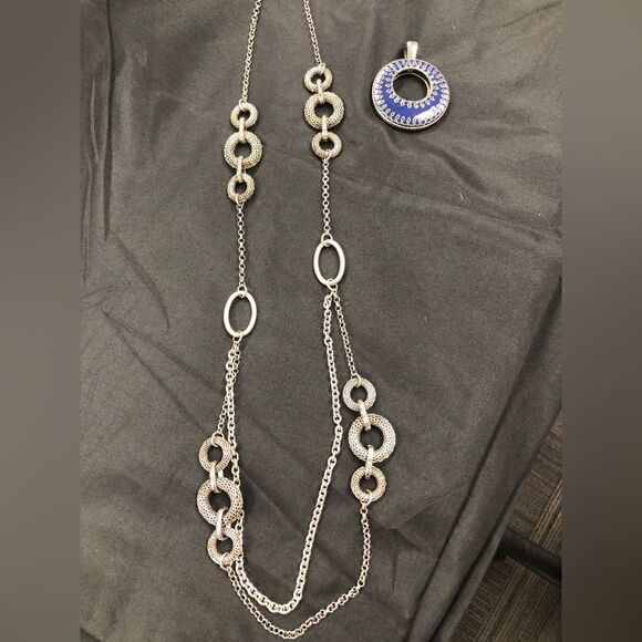 4 Premiere Designs long necklaces + 2-sided pendant - Picture 2 of 9